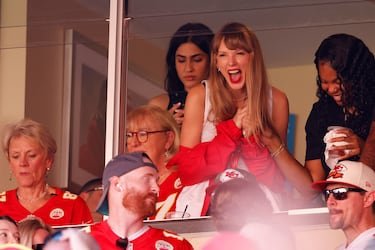 Mahomes’ priceless reaction to learning Travis Kelce was dating Taylor Swift: “I gotta see it until I believe it”